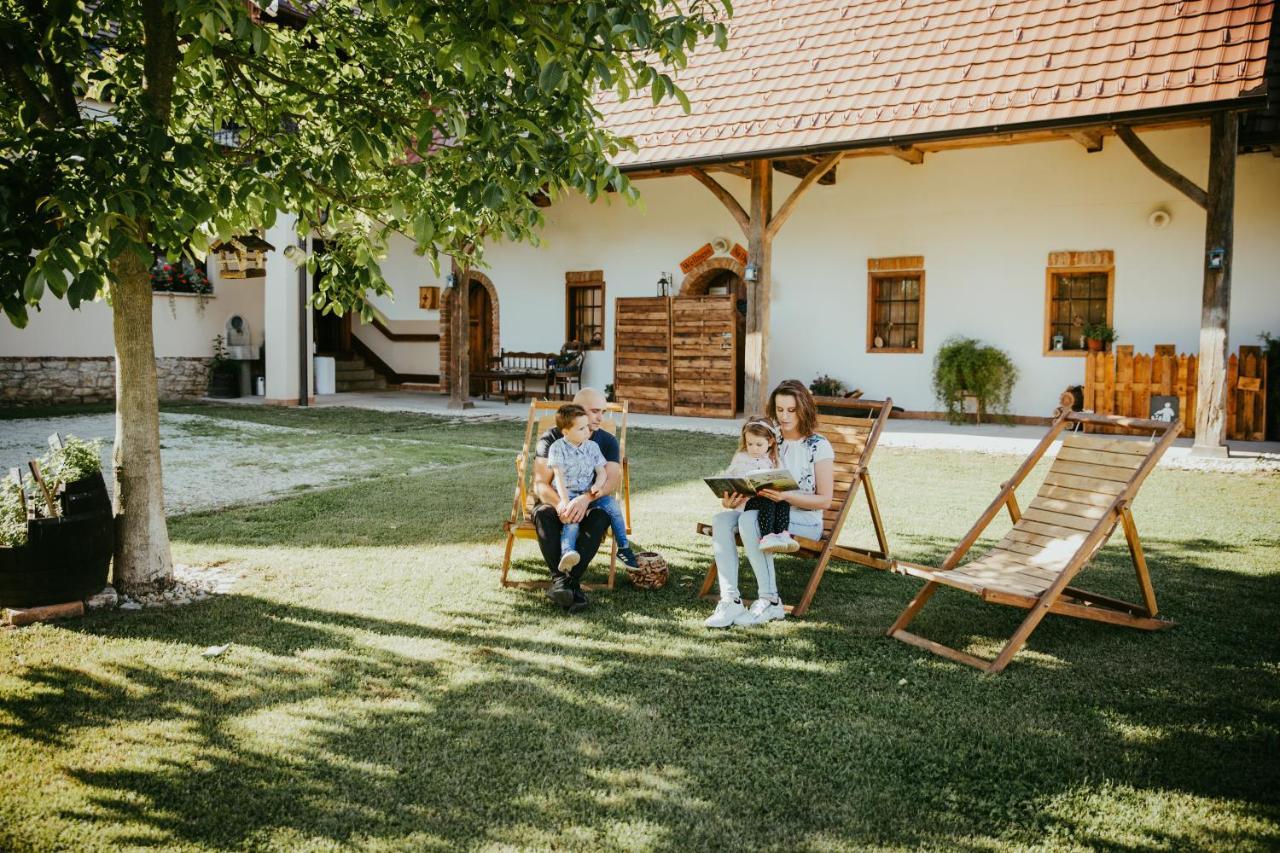 Treehouse Drevesna Hiska Strkovo Gnezdo Ranc Jures Hotel Лютомер Екстериор снимка