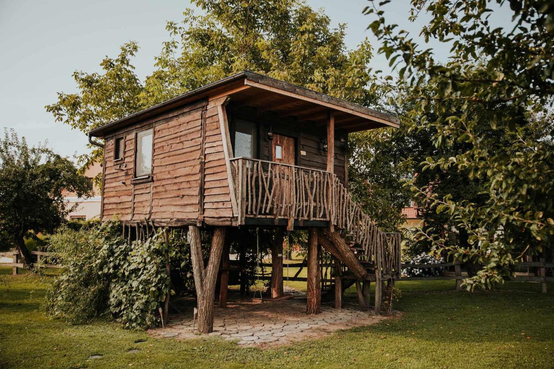 Treehouse Drevesna Hiska Strkovo Gnezdo Ranc Jures Hotel Лютомер Екстериор снимка